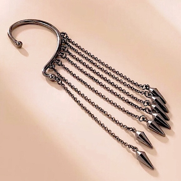 ⚜️[𝟯/$𝟮𝟴]⚜️Gun Color Tassel Single Wrap Earring NEW - Picture 2 of 6